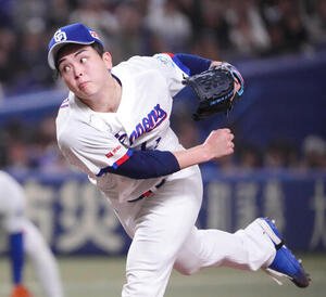 中日対巨人　4回表、力投する中日先発の中西(撮影･森本幸一)