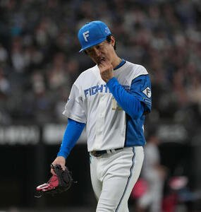 日本ハム対ロッテ　6回途中で降板する日本ハム北山(撮影･井上学)