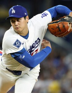 今季初勝利を挙げた先発の大谷＝いずれも金居達朗撮影