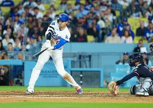 ドジャース対ガーディアンズ　8回裏ドジャース2死二、三塁、空振り三振に倒れる大谷(撮影･垰建太)
