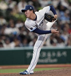 9回表4番手で登板する西武黒田(撮影･小島史椰)