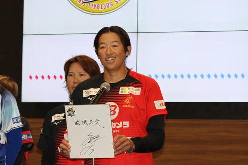 会見で個人目標に｢臨機応変｣を掲げる上野(撮影･保坂果那)