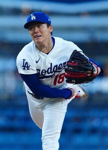ドジャース対ガーディアンズ　力投するドジャース先発山本(撮影･垰建太)