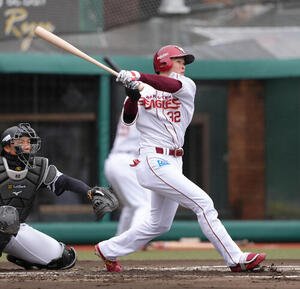 楽天対ソフトバンク　1回裏楽天無死、中島は先頭打者本塁打を放つ(撮影･足立雅史)