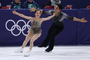 2026ミラノ･コルティナ冬季五輪　団体ペアフリーで演技する三浦(左)、木原組(26年2月撮影)