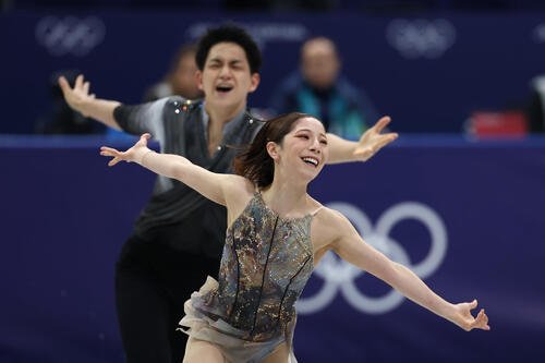 2026ミラノ･コルティナ冬季五輪　ペアフリーで演技する三浦(手前)、木原組(2026年2月16日撮影)