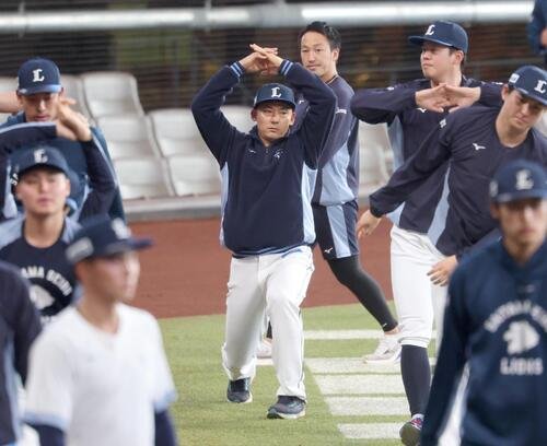 日本ハム対西武　チームに合流しアップする栗山(撮影･黒川智章)