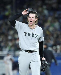 ヤクルト対巨人　7回を無失点に抑え声を上げるウィットリー(撮影･増田悦実)