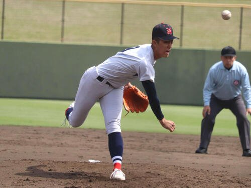 2回途中からマウンドに上がった横浜のエース、織田(撮影･保坂淑子)