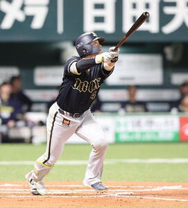 ソフトバンク対オリックス　8回表オリックス無死、森友は右越えに同点本塁打を放つ(撮影･梅根麻紀)