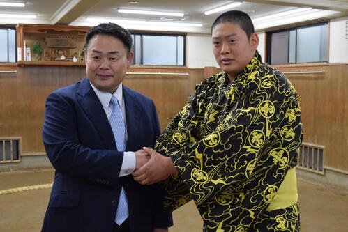 入門会見を行った垣添玄空(右)と雷親方(撮影･山田遼太郎)