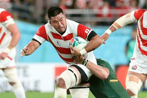 2019年のラグビーワールドカップ、南アフリカ戦で突進する具智元=西畑志朗撮影