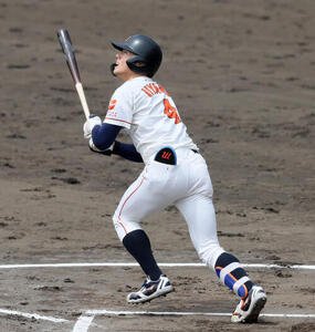 ジェイプロジェクト対ENEOS 1回裏ENEOS無死、飯山志夢は中越え三塁打を放つ(撮影･加藤哉)＝2026年4月21日、マイネットスタジアム皇子山