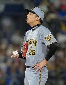 DeNA対阪神　5回裏DeNAに勝ち越しを許し、厳しい表情を見せる才木浩人(撮影･足立雅史)