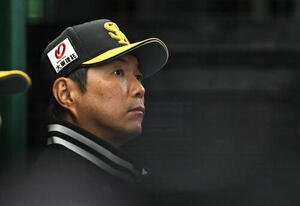 西武対ソフトバンク　戦況を見守るソフトバンク小久保裕紀監督(撮影･滝沢徹郎)