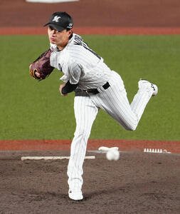 ロッテ対オリックス　先発し力投するロッテ毛利海大(撮影･鈴木みどり)