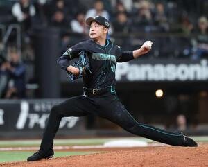 日本ハム対楽天　10回から登板し力投する日本ハム島本浩也(撮影･黒川智章)