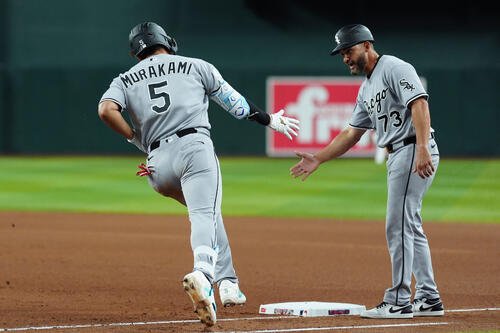 10号2ランを放ち一塁を回るホワイトソックス村上(AP)