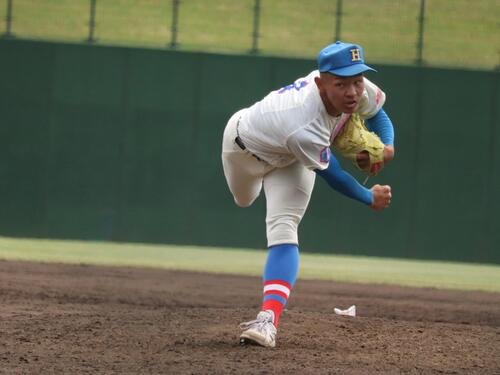 松山ー花咲徳栄　4点リードで迎えた9回、3番手としてマウンドに上がり、1回を1安打無失点に抑えた、花咲徳栄のエース、黒川凌大(撮影･保坂淑子)
