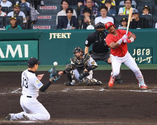 阪神対広島　9回表広島2死三塁、エレフリス･モンテロは同点適時打を放つ(撮影･上田博志)