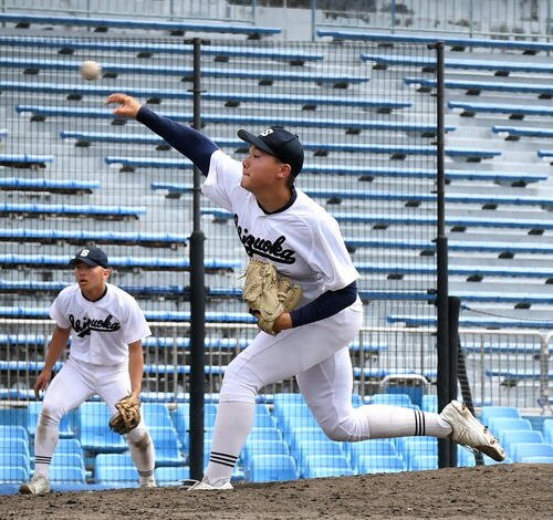 春季高校野球静岡県大会3回戦･静岡対加藤学園　力投する静岡･鈴木琥大郎投手(撮影･前田和哉)
