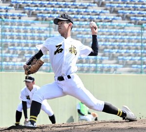 3回戦で力投した石橋の石川貴士=2026年4月25日、エイジェックスタジアム、津布楽洋一撮影