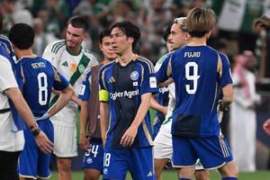 アルアハリに敗れ、肩を落とす町田の選手たち(AP)