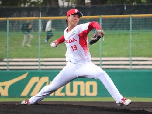 JABA京都大会の決勝ENEOS戦で1失点完投勝利を挙げた、ホンダ有村大誠投手。大会MVPにも輝いた(撮影･中島麗)