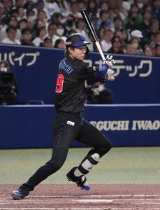 中日対ヤクルト　5回裏中日2死満塁、適時打を放つ高橋宏斗(撮影･森本幸一)