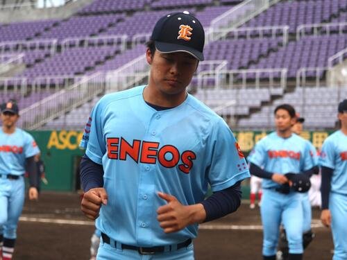 JABA京都大会　ホンダとの決勝を終え、肩を落とすENEOSの中野大虎投手(18＝大阪桐蔭)(撮影･中島麗)＝わかさスタジアム京都