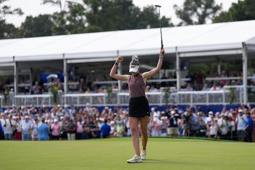 シェブロン選手権で優勝し、喜びを爆発させるネリー･コルダ(AP)