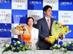 引退会見を行う三浦璃来(左)と木原龍一(撮影･野上伸悟)
