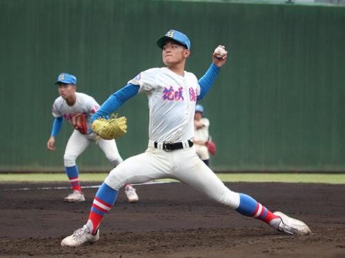 春季埼玉大会　花咲徳栄対市立浦和　7回を投げ7安打1失点の花咲徳栄の先発、古賀夏音樹=保坂淑子撮影