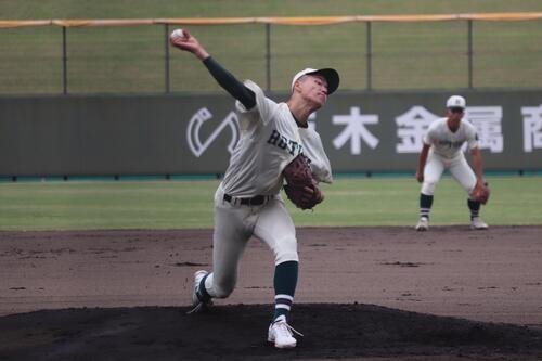 春季兵庫県大会準々決勝　報徳学園対社　先発し完投勝利した報徳学園･江藤達成