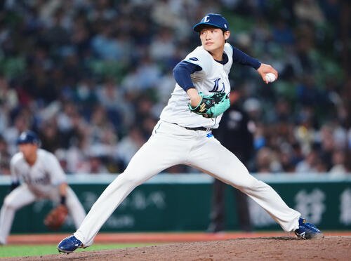 西武対日本ハム　11回表、西武5番手で登板し力投する羽田慎之介(撮影･垰建太)