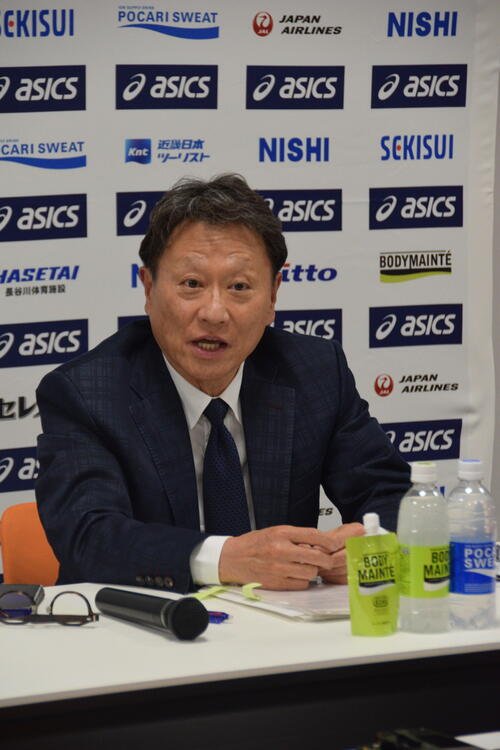 会見に出席した日本陸連の田崎博道専務理事