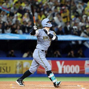 ヤクルト対阪神　7回表阪神1死、佐藤輝明は本塁打を放つ(撮影･浅見桂子)