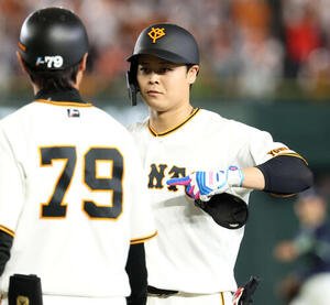 巨人対ヤクルト　7回裏巨人1死、中前打を放った中山(2026年4月12日撮影)