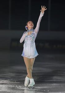 アイスショー｢ブルームオンアイス2026｣で華麗な演技を披露する岡田芽依(撮影･前田充)