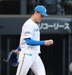 日本ハム対オリックス　8回表、中川に走者一掃の三塁打を浴びる玉井大翔(撮影･黒川智章)