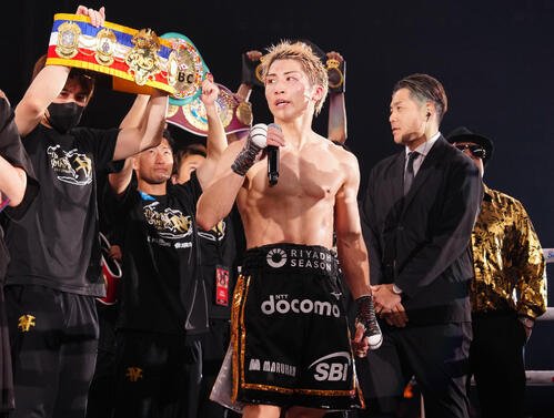 世界4団体統一スーパーバンタム級タイトルマッチ、試合後あいさつする井上尚弥(撮影･鈴木みどり)