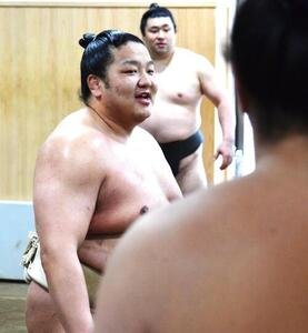 稽古を行う朝白龍(撮影･山田遼太郎)