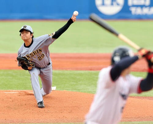 26年4月29日　ヤクルト対阪神　力投する阪神先発の高橋遥人。打者鈴木叶(撮影･浅見桂子)