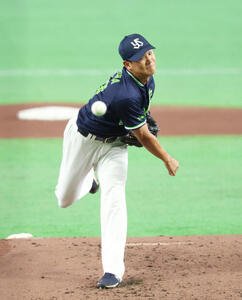 巨人対ヤクルト　先発し力投するヤクルト奥川恭伸(撮影･増田悦実)