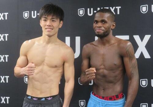 計量パスしたWBO世界フェザー級4位中野幹士(左)とIBF世界同級5位レラト･ドラミニ