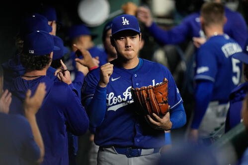 試合直前のドジャース大谷(AP)