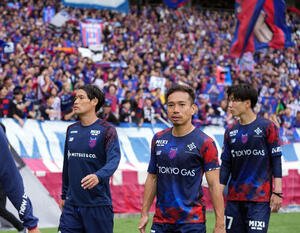 東京対千葉　千葉に3－0で敗れた東京長友佑都(撮影･たえ見朱実)