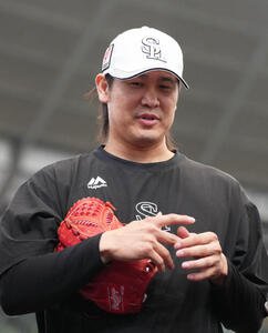 西武対ソフトバンク　試合前、報道陣を前に話すソフトバンク杉山一樹(撮影･足立雅史)