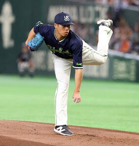 巨人対ヤクルト　力投するヤクルト先発の山野太一　(撮影･浅見桂子)
