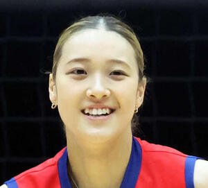 佐藤淑乃(2025年10月撮影)